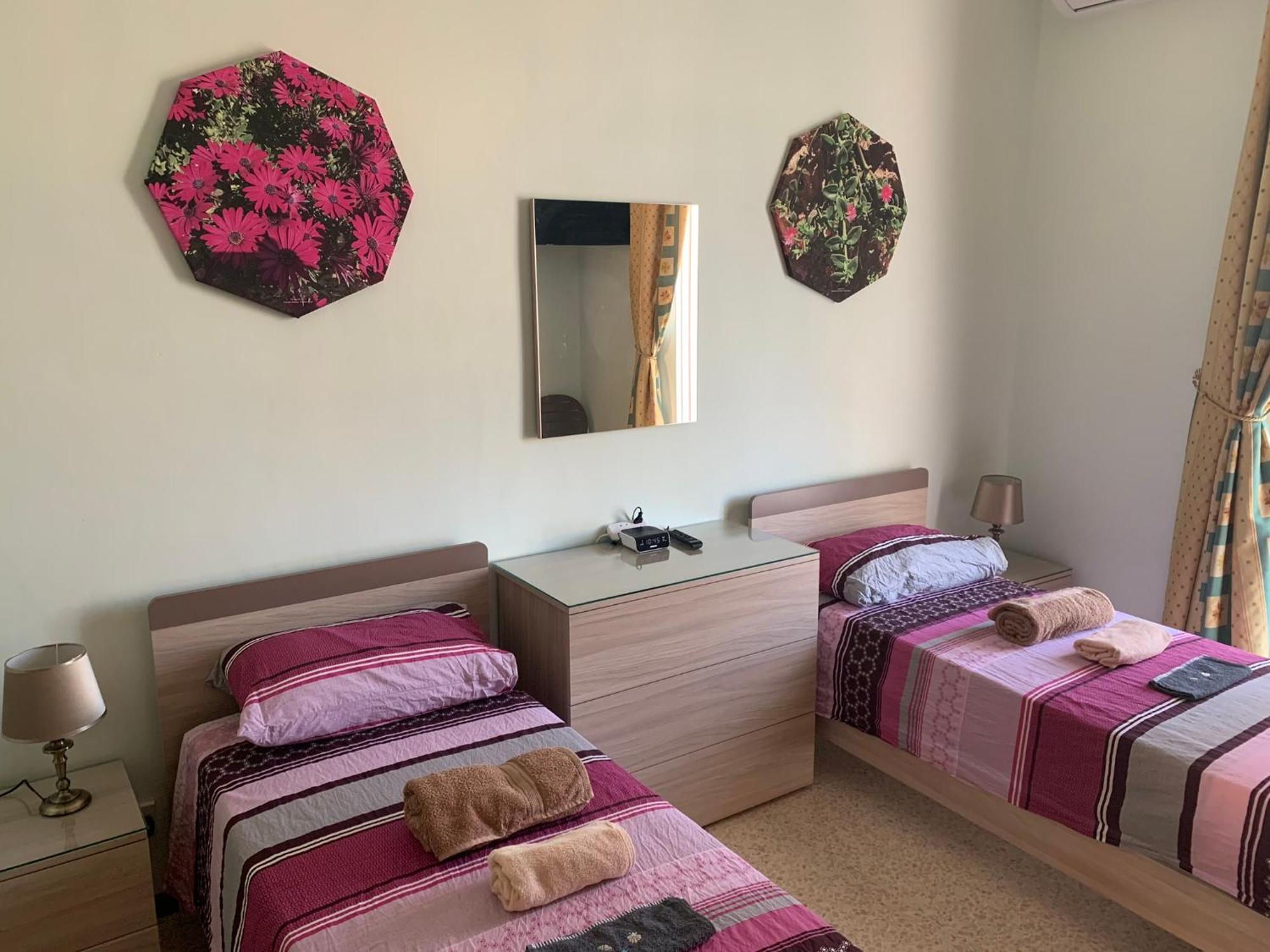 Cloud 9 Residence Għajnsielem Esterno foto